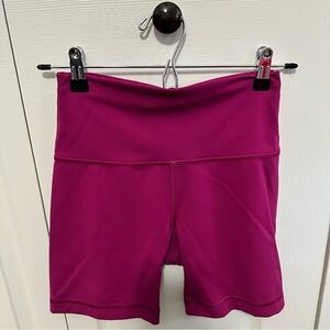 Lululemon Wunder Train High-Rise Short 6" in Magenta Purple Size 6 VGUC